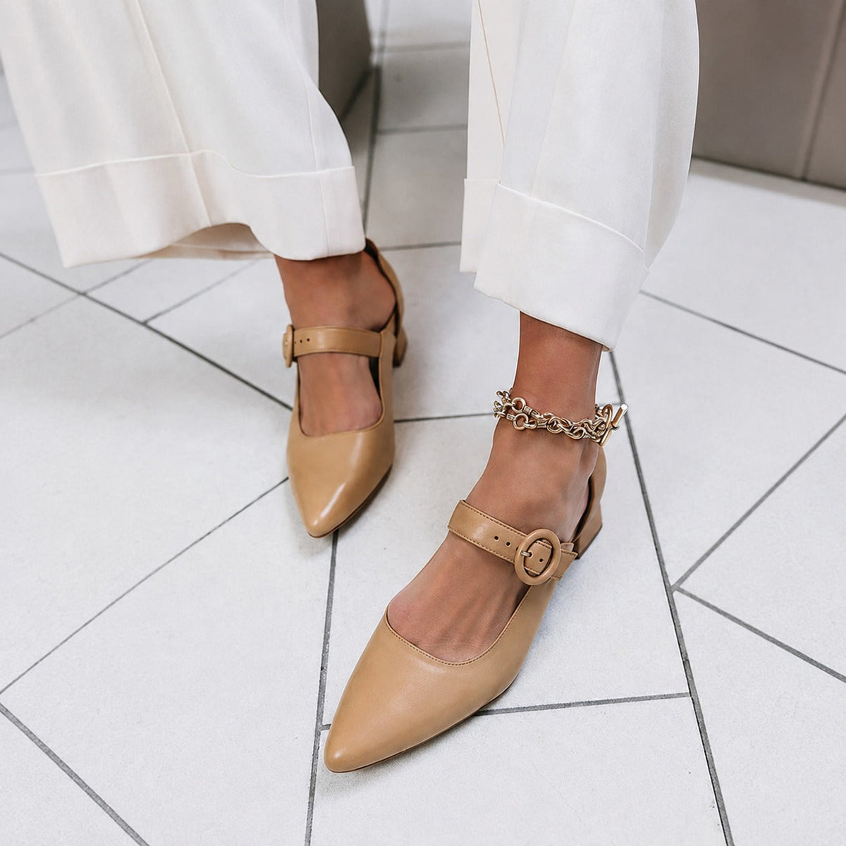 Mandy - Elegancia y comodidad en un zapato de tacón alto