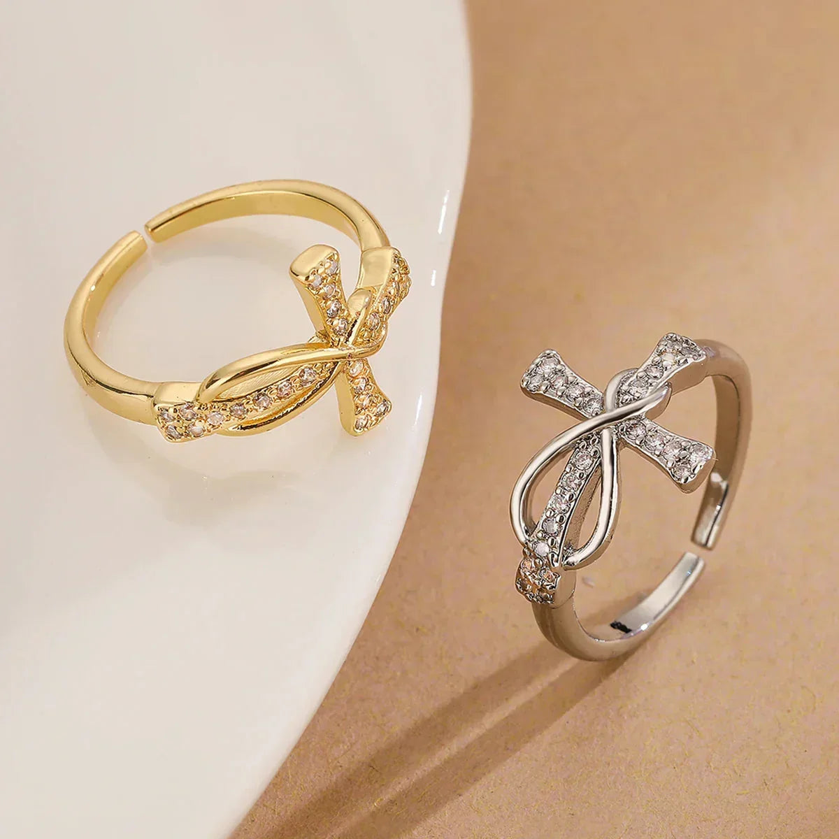 Eliane – Anillo de cruz cristiana de circonitas para mujeres