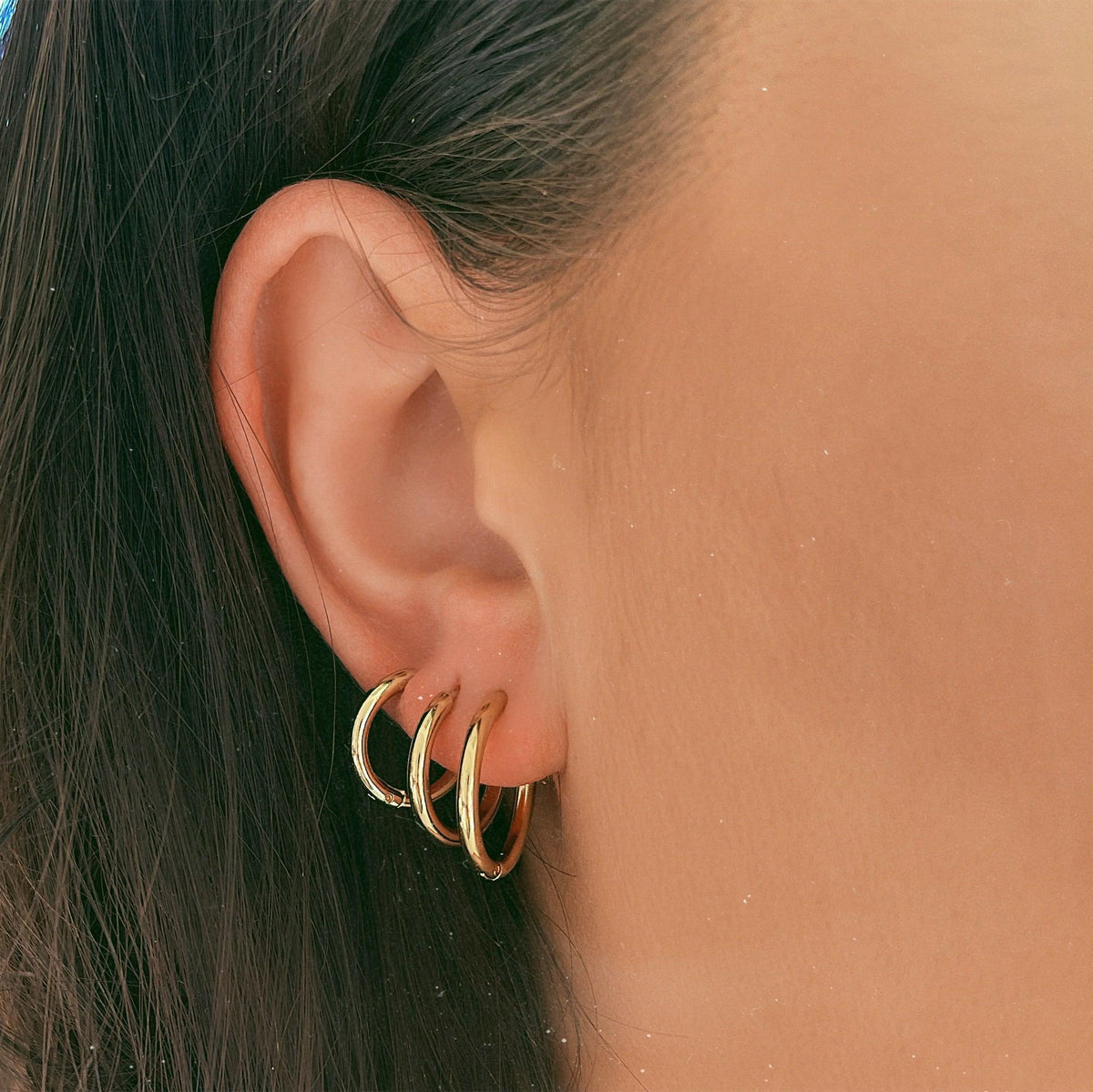 Celia – Aros dorados elegantes