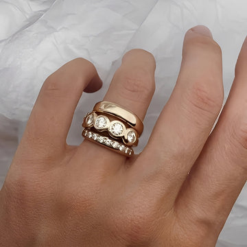 Freya – conjunto de anillos de oro martillado