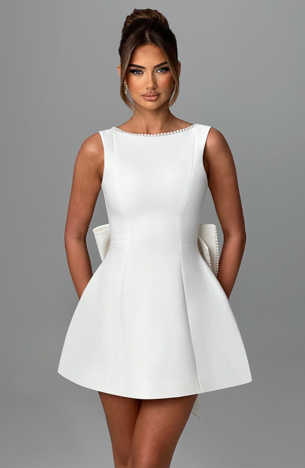 Mini vestido – Elegancia con acentos refinados