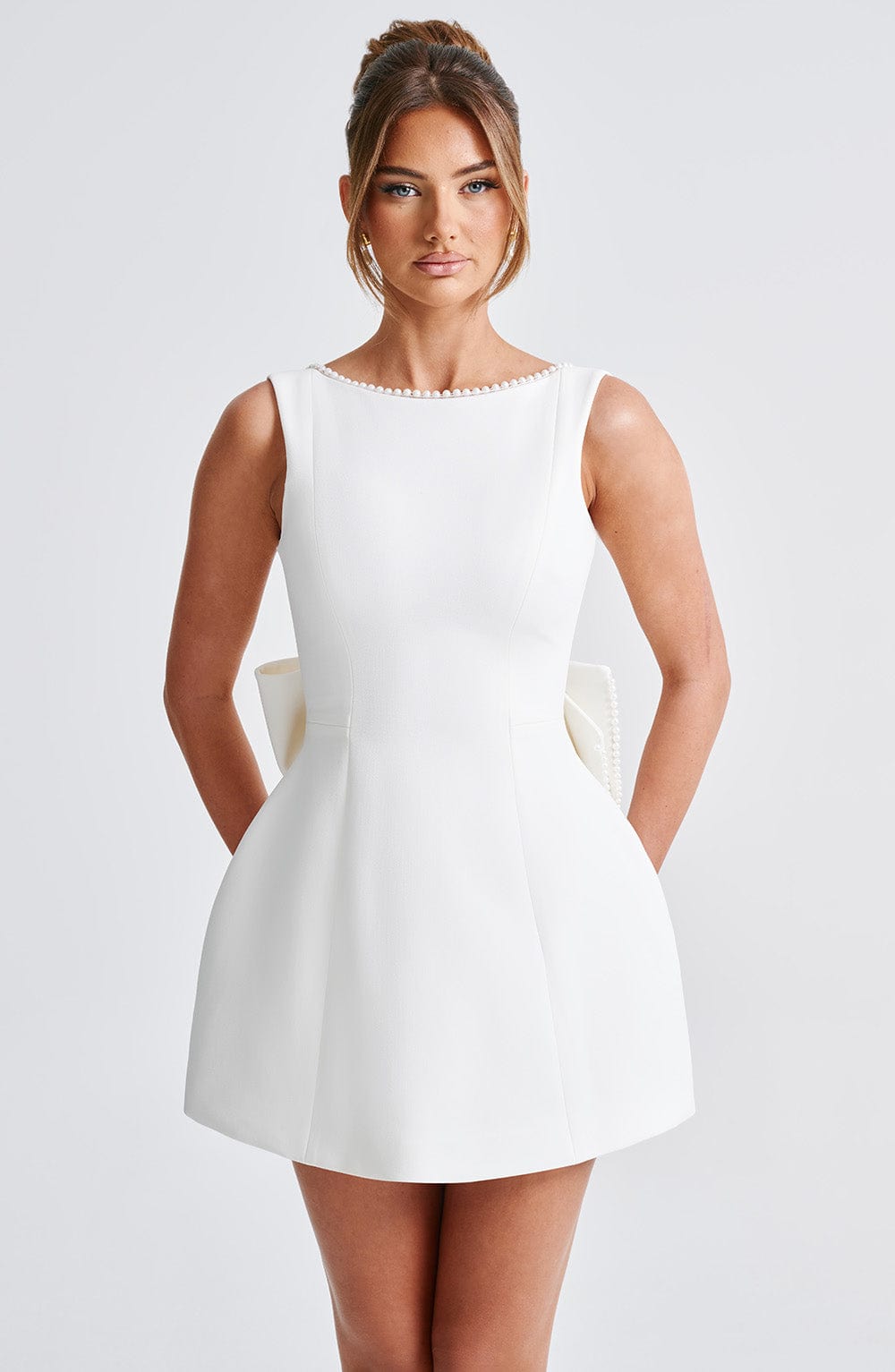 Mini vestido – Elegancia con acentos refinados