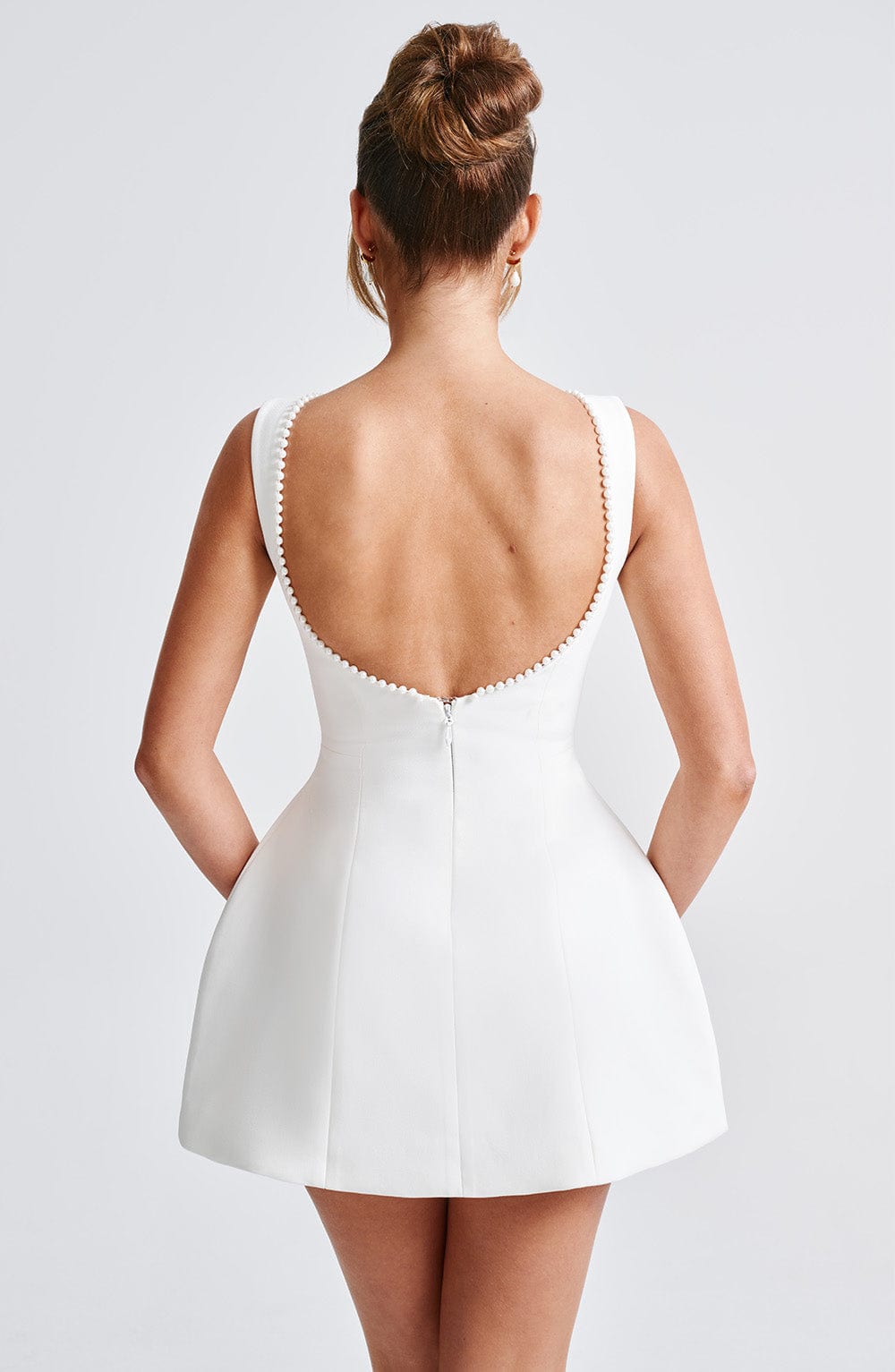 Mini vestido – Elegancia con acentos refinados