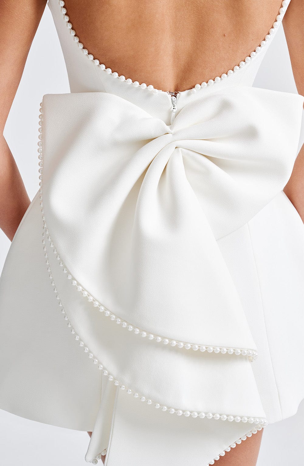 Mini vestido – Elegancia con acentos refinados