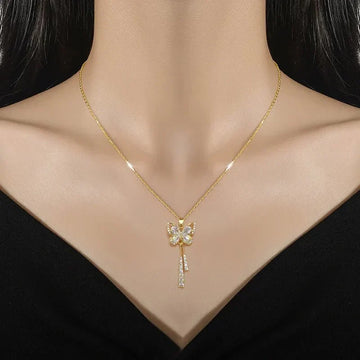 Avie – Collar Brillante de Mariposa de Diamantes