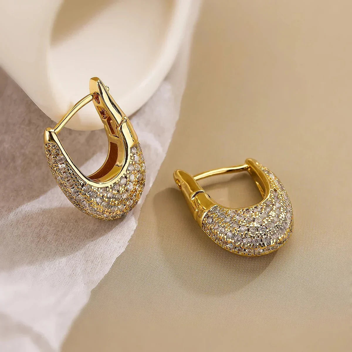 Hara – Aros anchos resplandecientes de diamantes