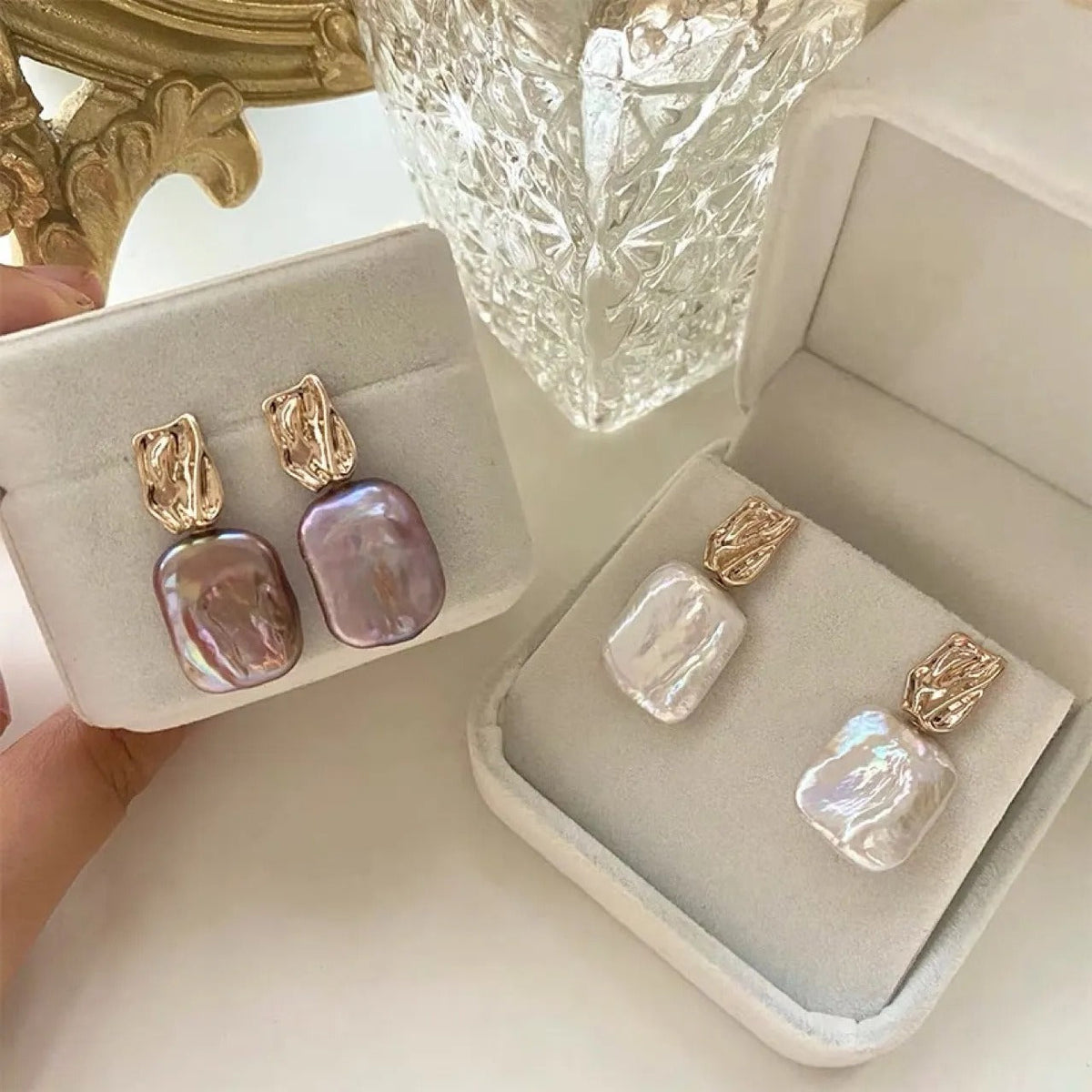 Aiah – Pendientes dorados con bellas perlas barrocas