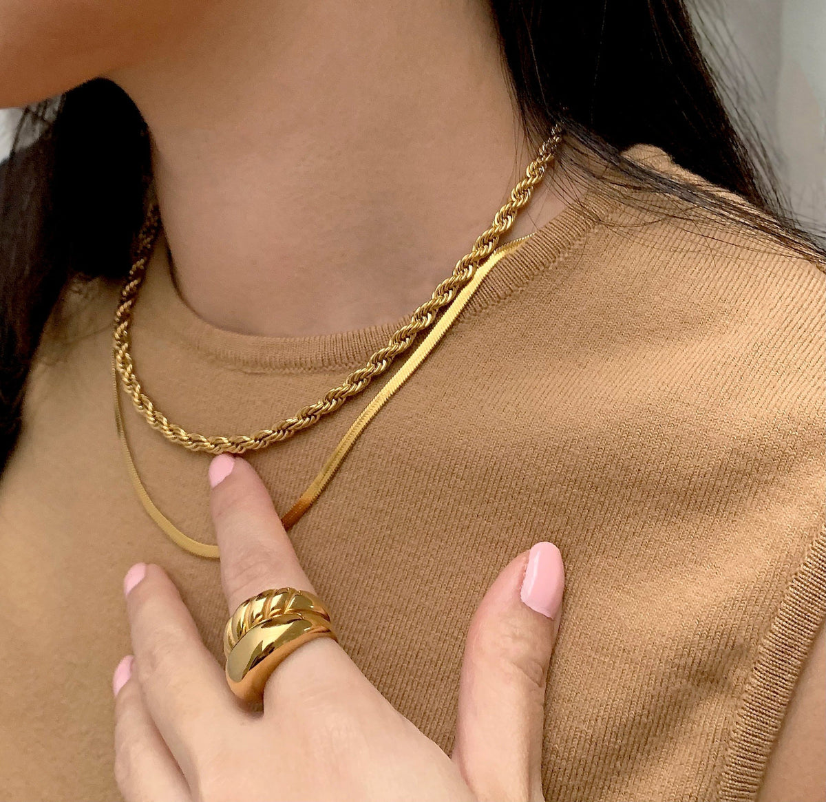 Lucienne - Collar de serpiente dorada sofisticado