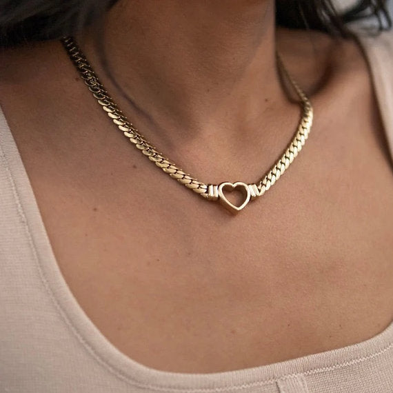Ara – Collar corazón dorado