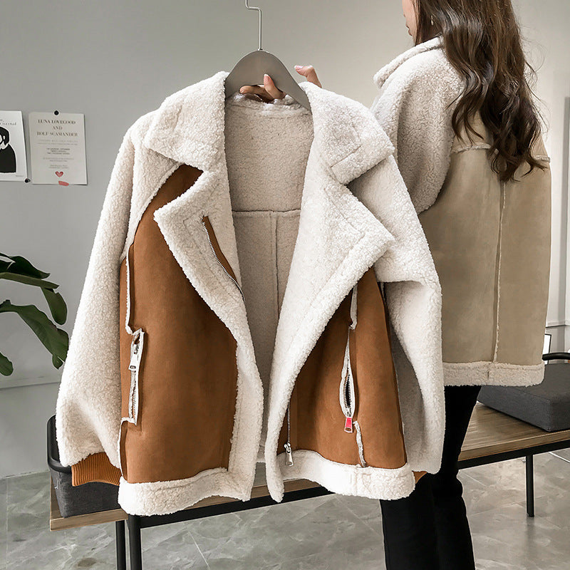 Abrigo de peluche para mujer con cuello amplio y corte oversize con bolsillos con cremallera