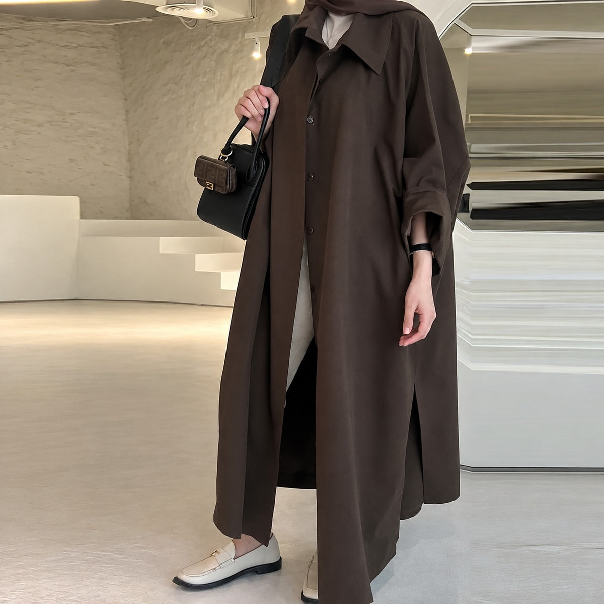 Abrigo largo mujer de corte oversize con botones y bolsillos laterales
