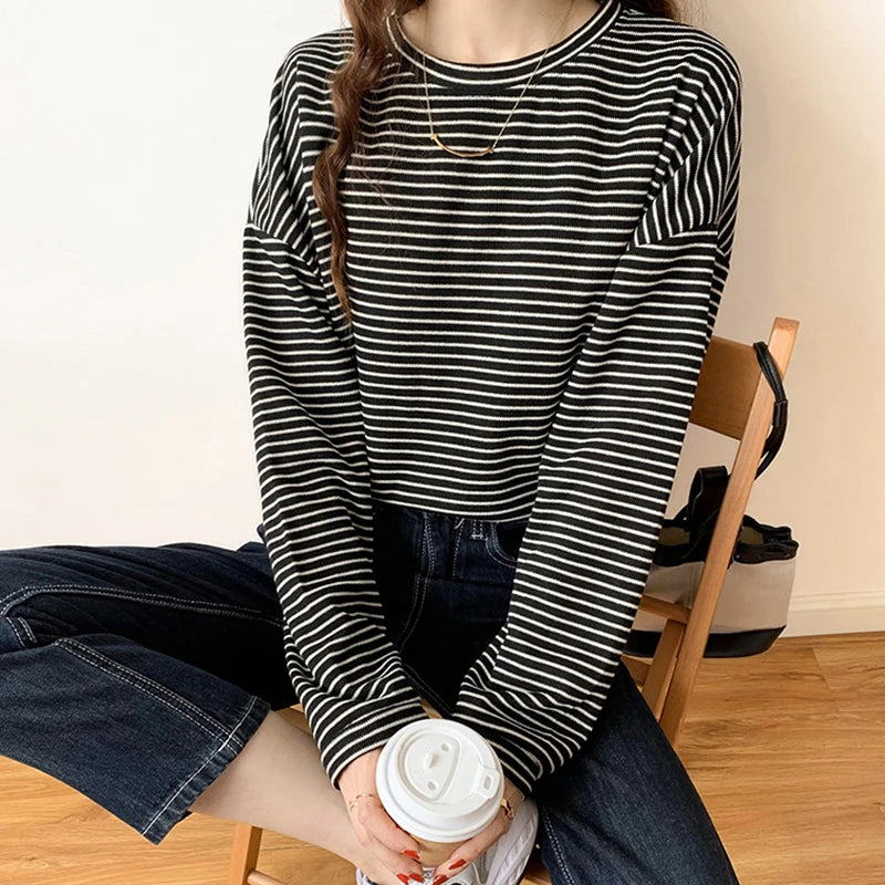 Camisa de manga larga para mujer con patrón a rayas y corte relajado
