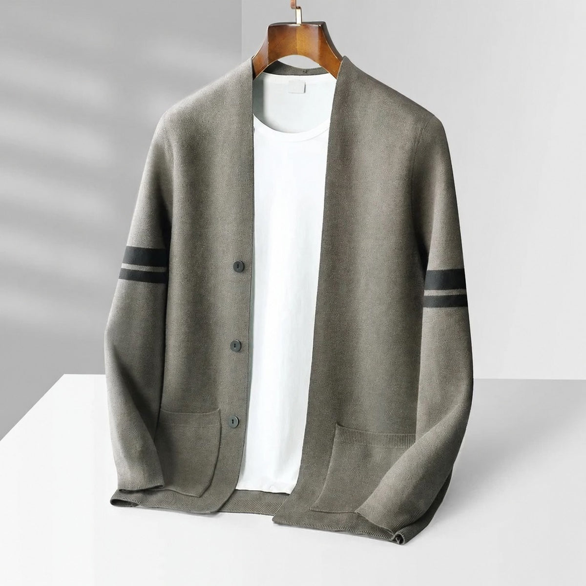 Cardigan para hombre con botones, rayas en contraste, corte relajado