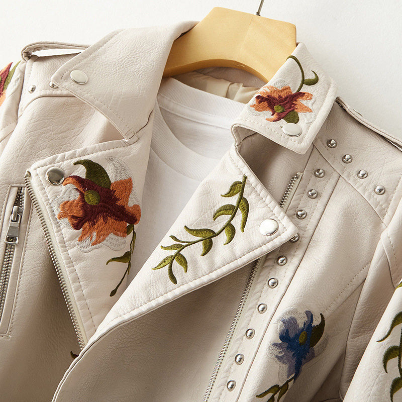 Chaqueta de moto para mujer con bordado floral y tachuelas - corte ajustado