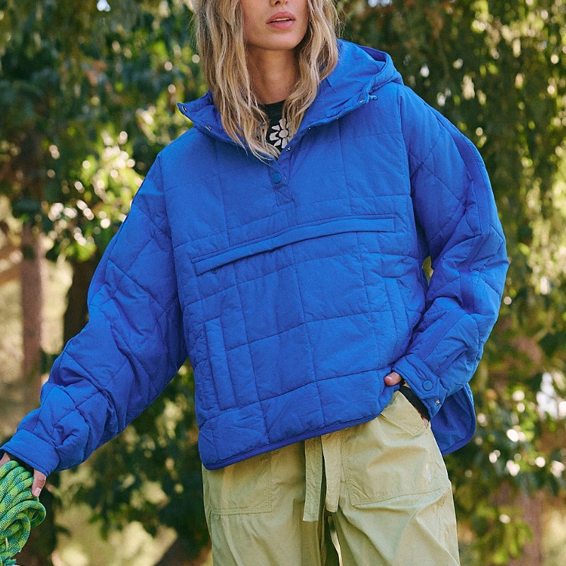 Chaqueta puffer para mujer con capucha, cierre de botones y diseño acolchado ligero