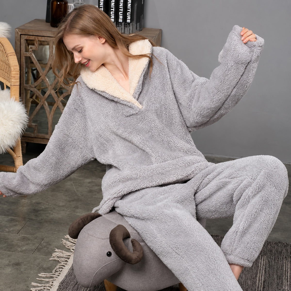 Conjunto de loungewear para mujer con top con capucha y pantalones