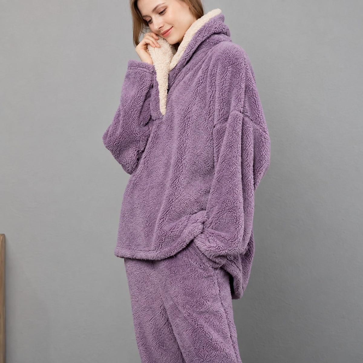Conjunto de loungewear para mujer con top con capucha y pantalones