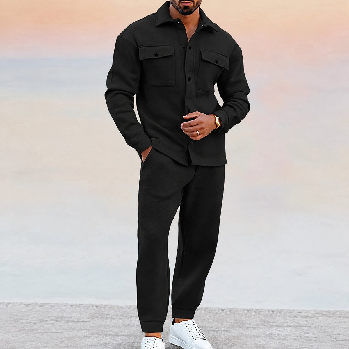 Conjunto hombre con chaqueta casual de botones y pantalones jogger con bolsillos