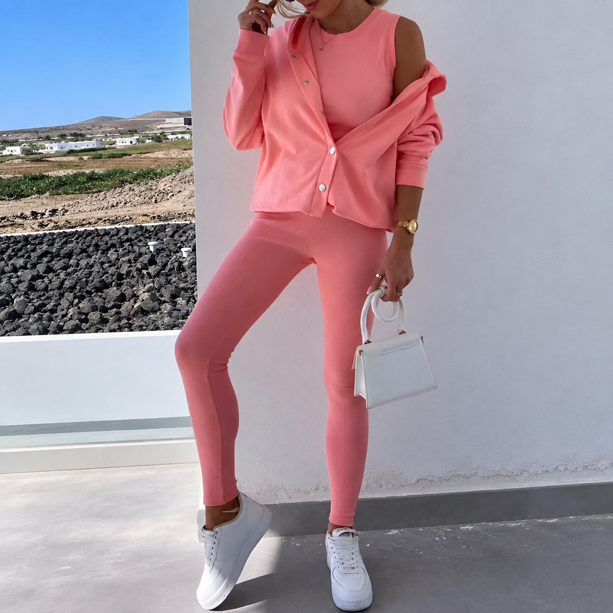 Conjunto mujer con chaqueta de manga larga con cierre de botones y leggings ajustados