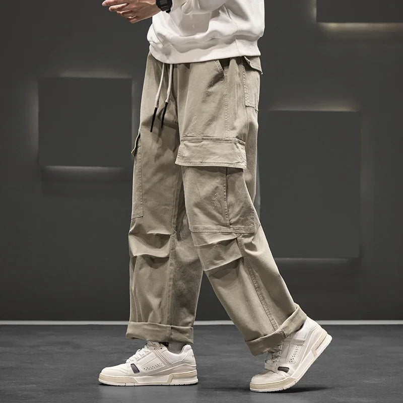 Pantalones cargo hombre de corte recto con cinturilla ajustable y bolsillos espaciosos