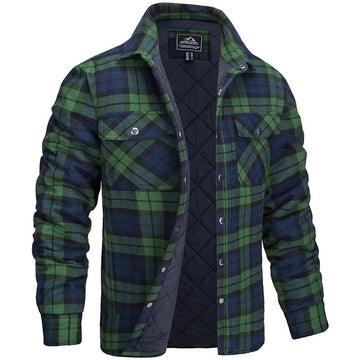 Sobrecamisa de cuadros para hombre con forro, bolsillos en el pecho y cuello abotonado, ideal para uso casual y actividades al aire libre.