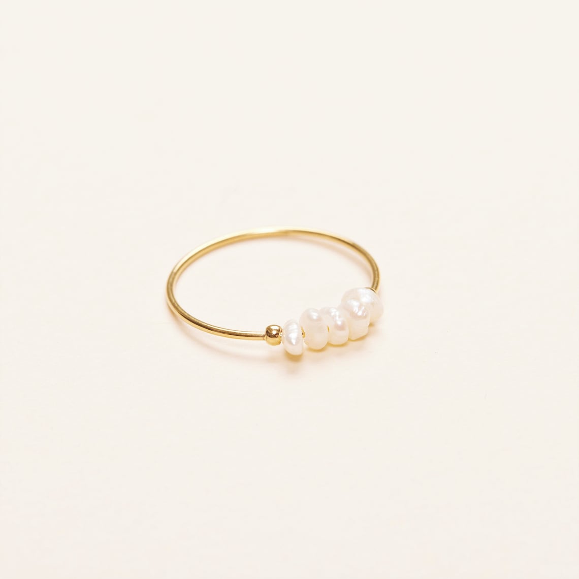 Anillo mini de perlas de agua dulce