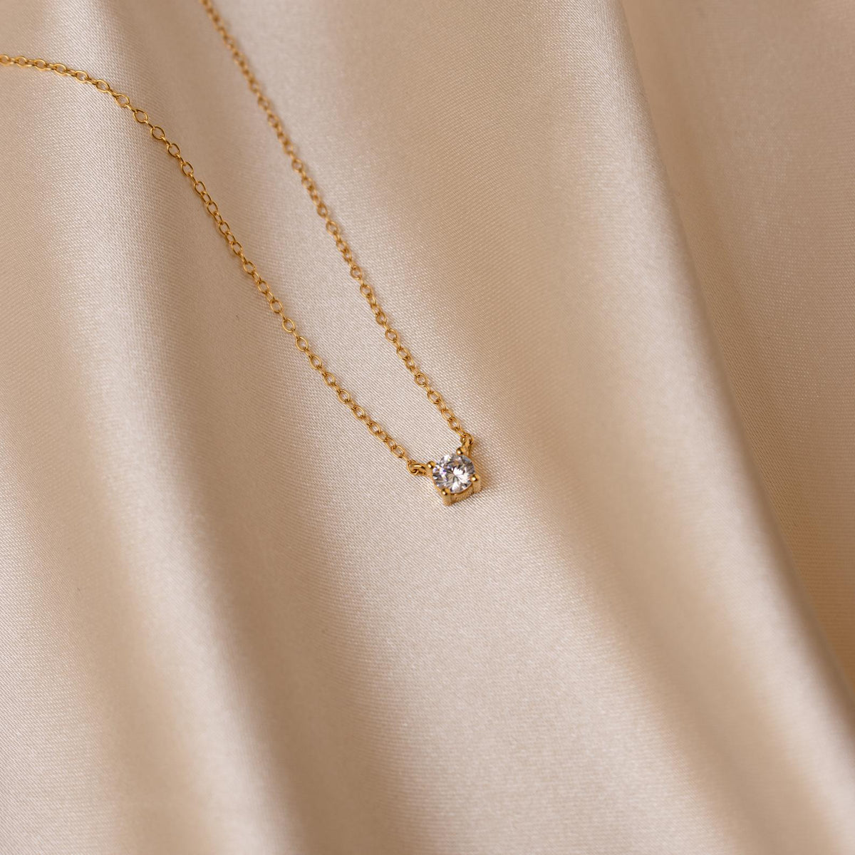 Collar Sutil de Diamantes - Collar con Detalles de Piedras