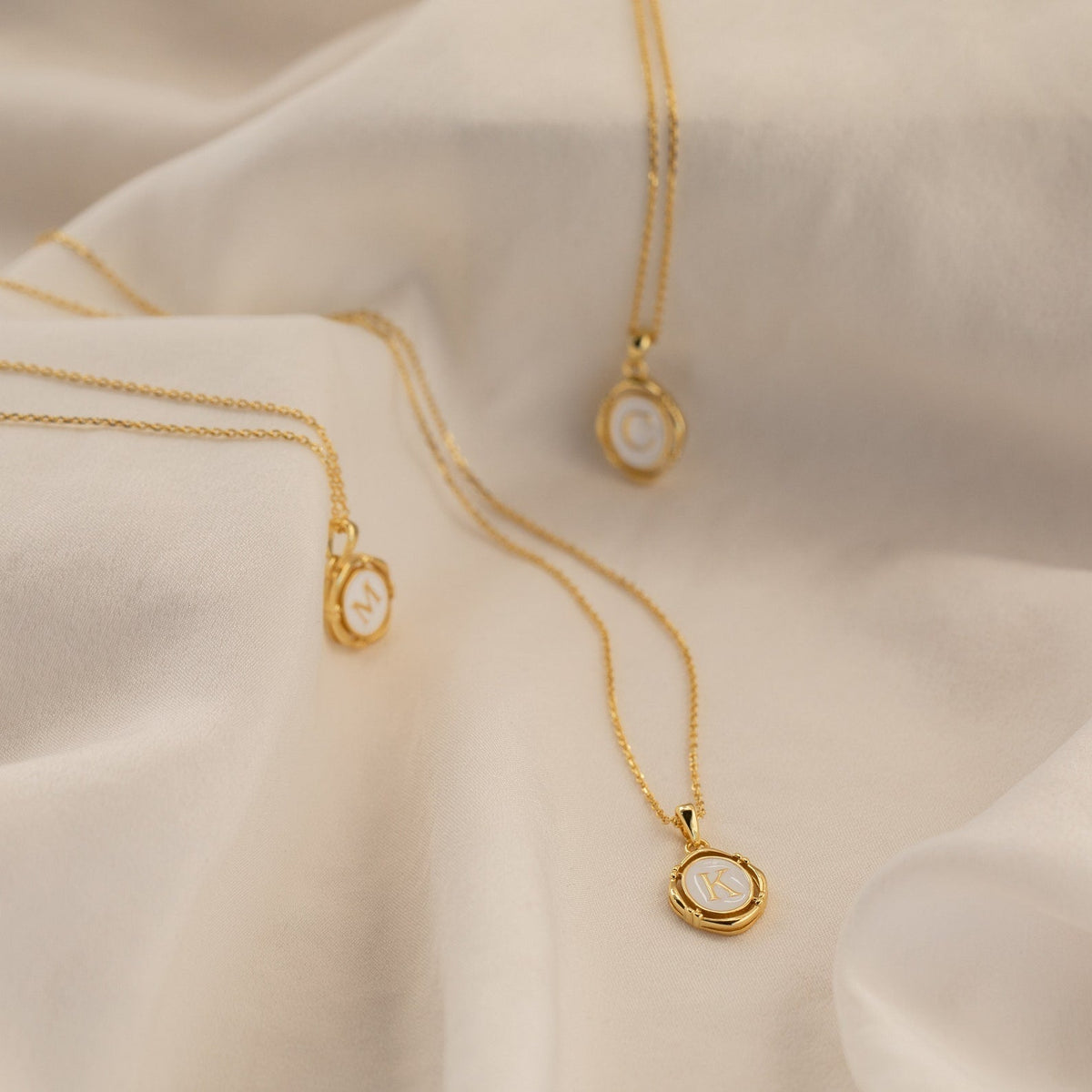 Camille – Collar con colgante personalizado con inicial