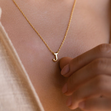 Jasmine – Collar sutil con inicial personalizada