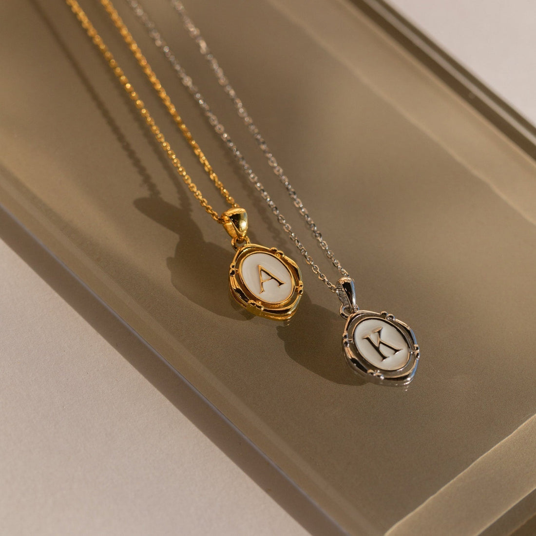 Camille – Collar con colgante personalizado con inicial
