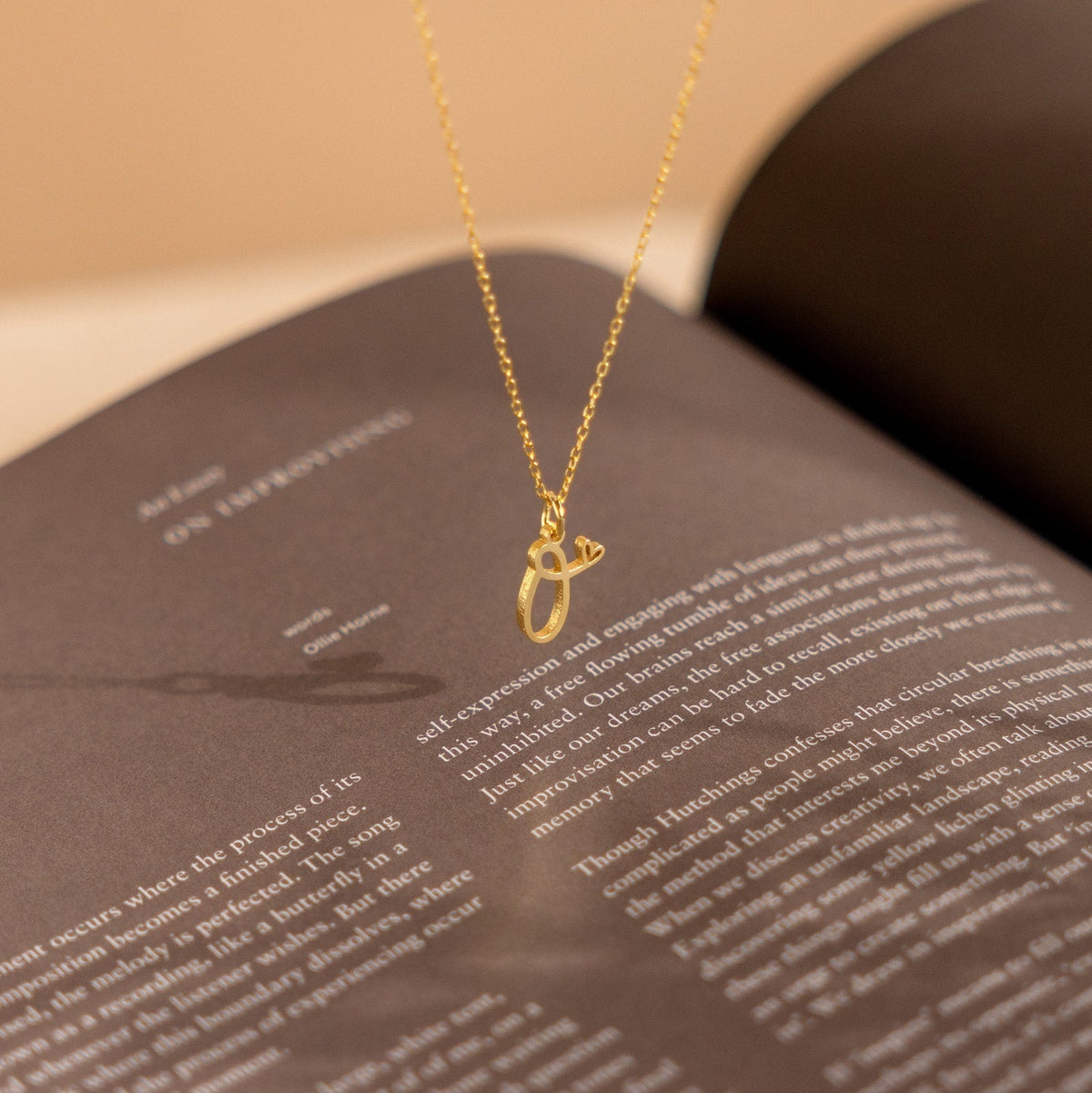 Collar de letras - Iniciales personalizadas con un corazón