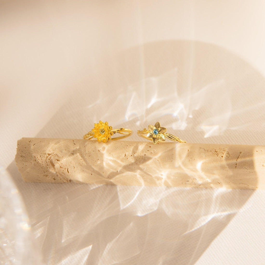 Flora – Anillo de flores con piedra de nacimiento