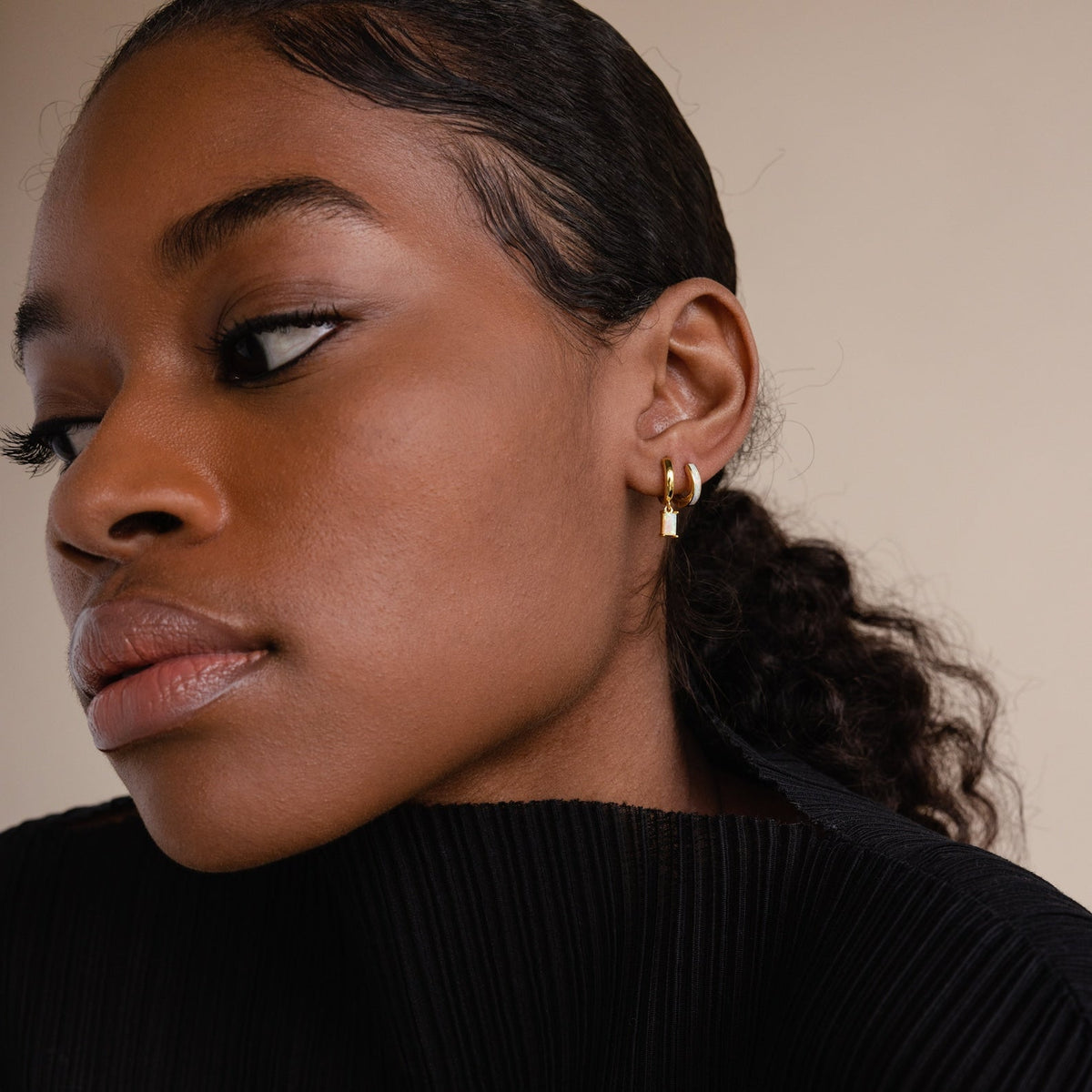 Aros Baguette de piedra de nacimiento - Pendientes Huggies de piedra de nacimiento