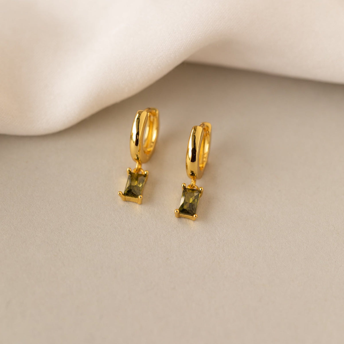 Aros Baguette de piedra de nacimiento - Pendientes Huggies de piedra de nacimiento