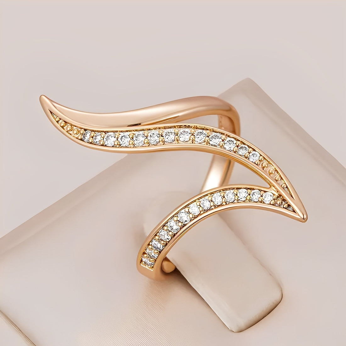 Brianna – Anillo dorado con diamantes