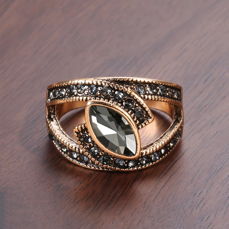 Amena – Anillo Sofisticado de Cristal Oscuro
