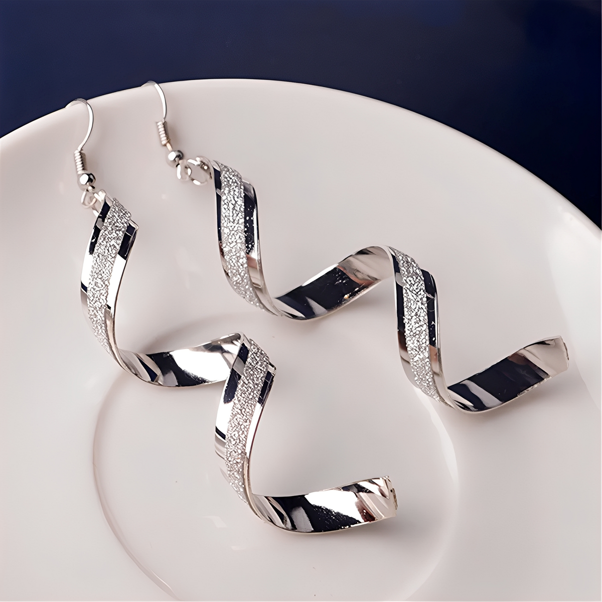 Jia – Pendientes espirales de plata deslumbrantes