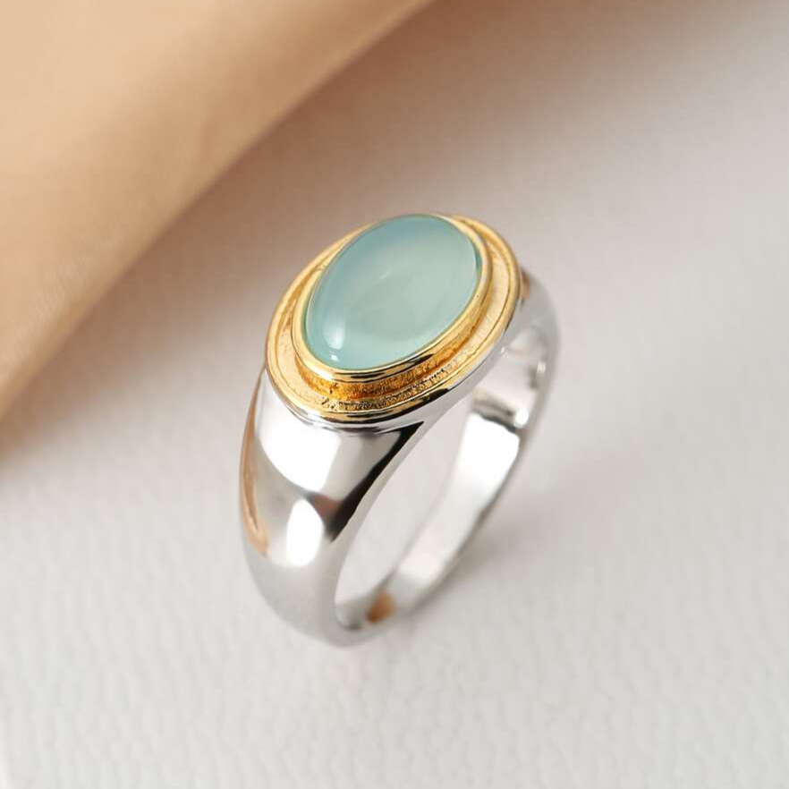 Gabi – Anillo vintage con piedra lunar verde