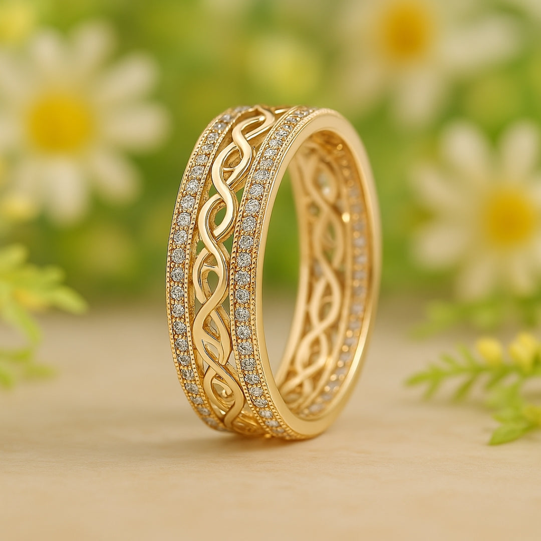 Jevy – Anillo dorado ancho con espacios