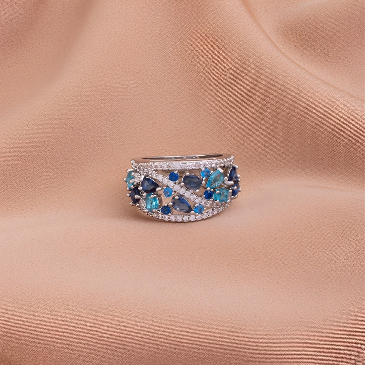 Julie – Anillo antiguo con zirconia azul y detalle dorado