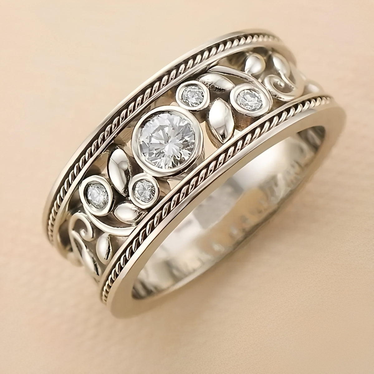 Nina – Anillo vintage de plata y circonita