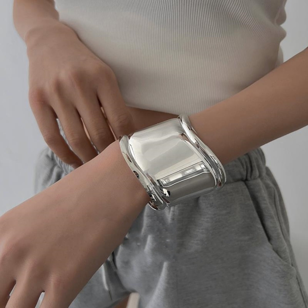 Daria – Brazalete amplio de metal