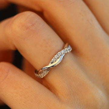 Livia – Anillo cruz estilo chic