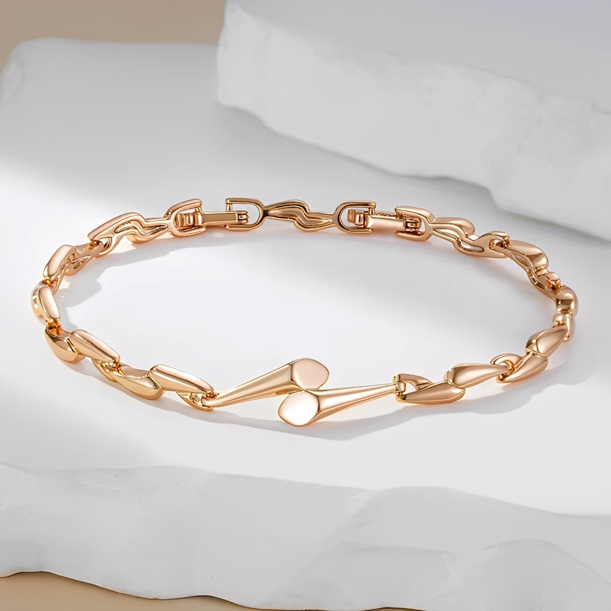 Lina – Pulsera Sofisticada en Oro