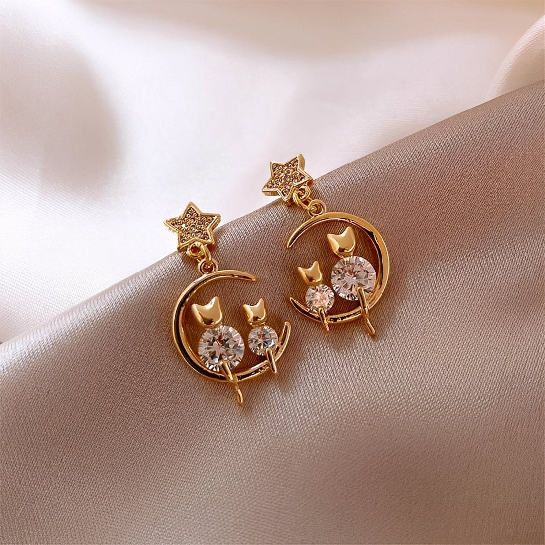 Yvie – Pendientes Elegantes de Gatito