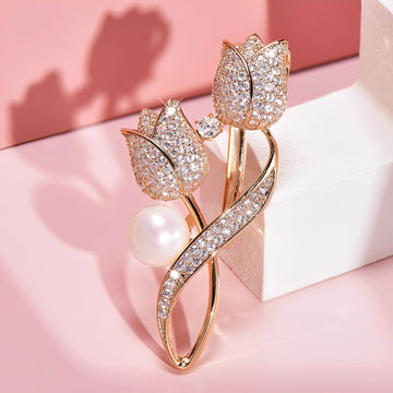 Jackie – Broche dorado en forma de tulipán con circonio y perla, oro