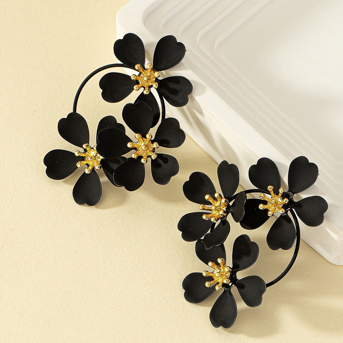 Noelia – Pendientes colgantes vintage con flor negra