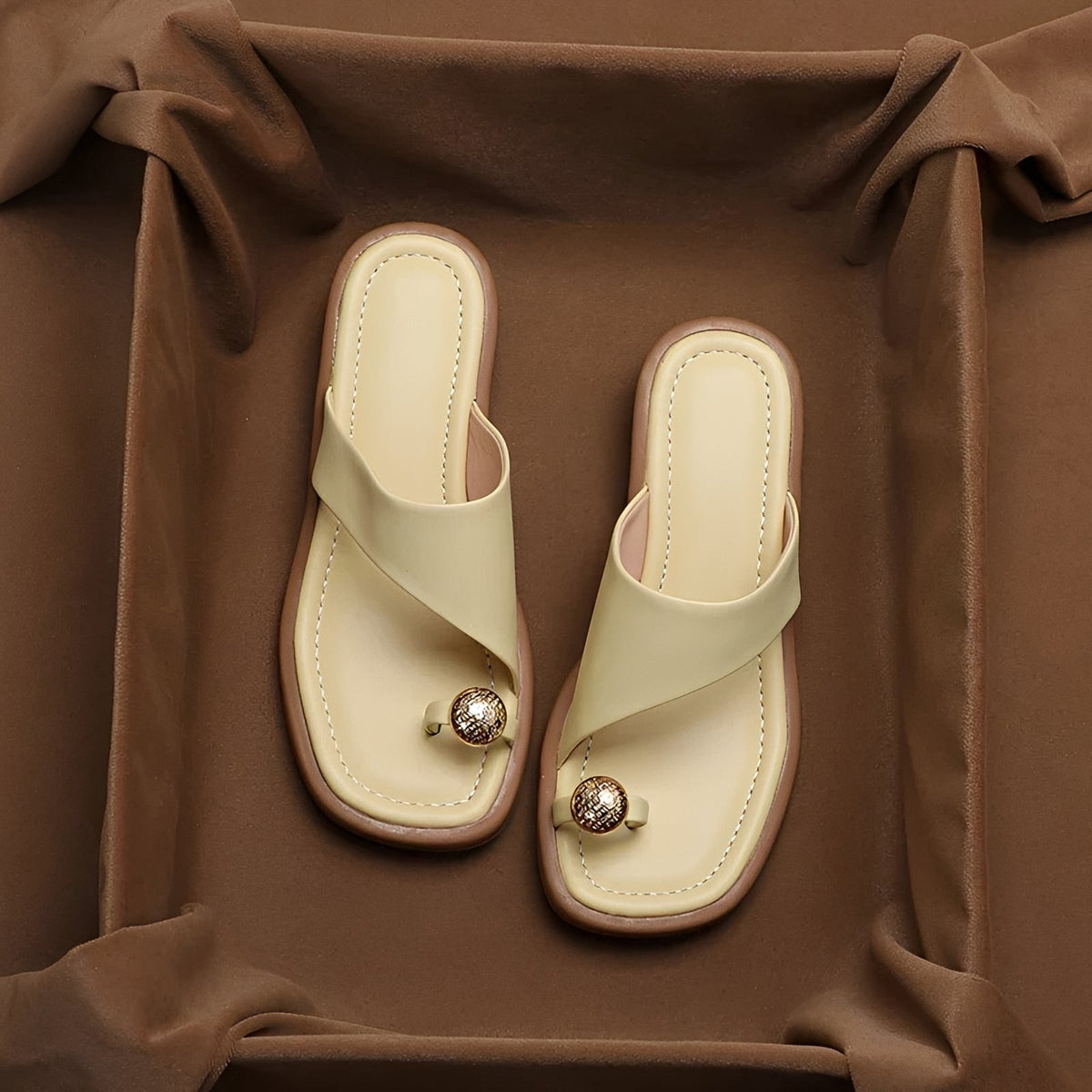 Deanna - Zapatillas Elegantes con Hebilla en la Punta