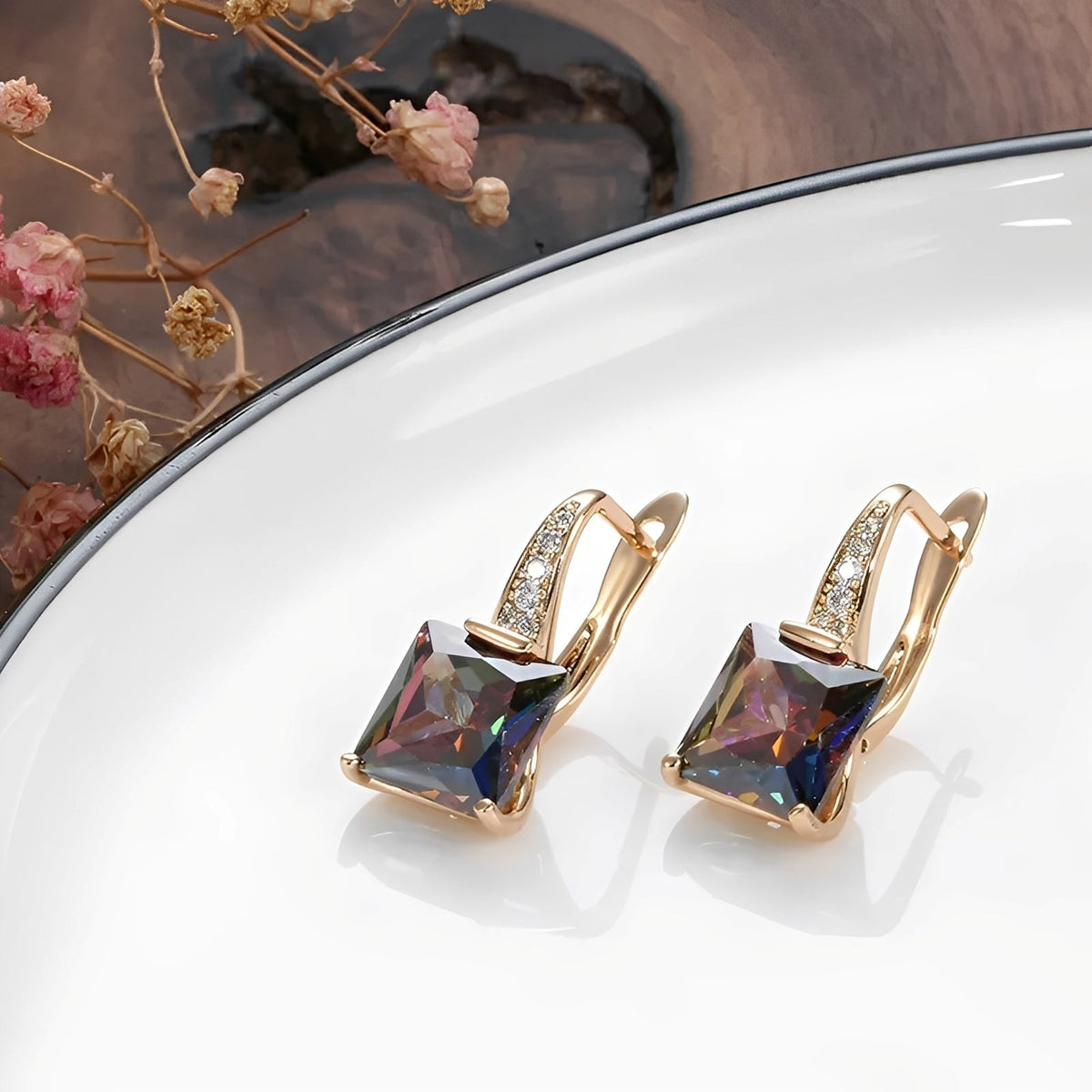 Celina – Aros dorados con circonitas de colores