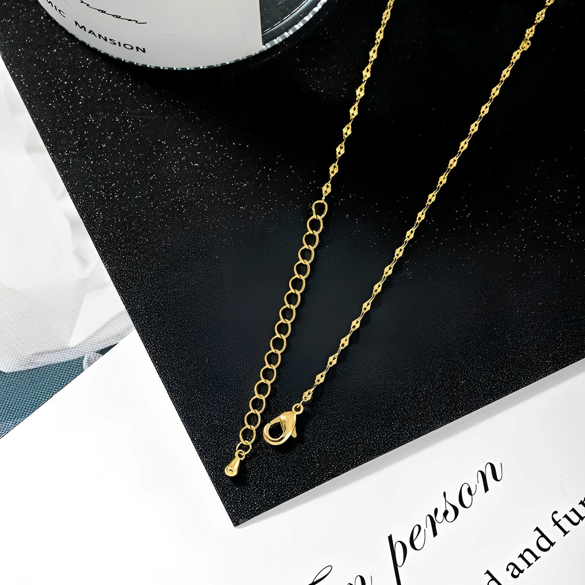 Zeinab – Collar minimalista sofisticado